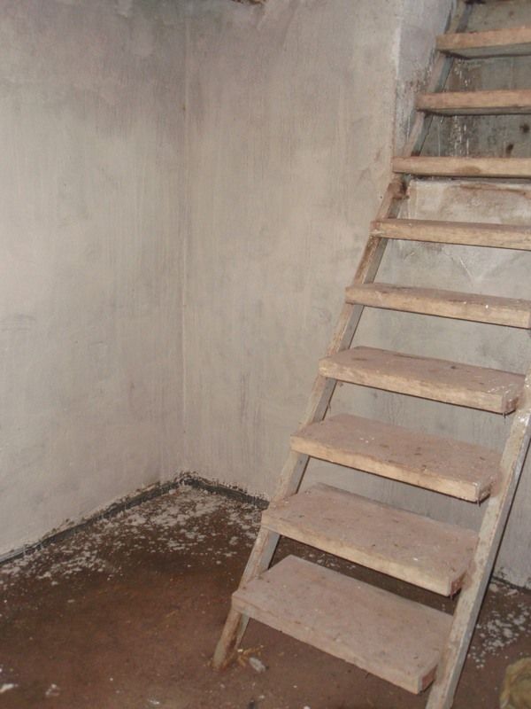 лестница в подвал